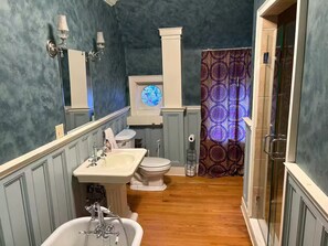 Towels, soap, toilet paper - The Converse Castle (Norwich)