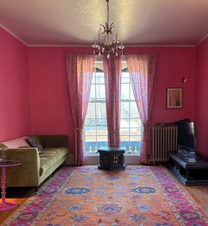 Smart TV, books, computer monitors - The Converse Castle (Norwich)