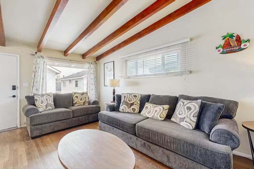 Beach House Steps From The Sand In Prime Location - Newport Beach, CA