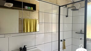 Douche, sèche-cheveux
