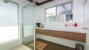 淋浴设施、吹风机