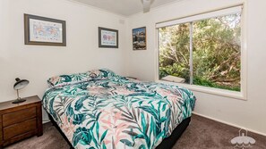 1 bedroom, bed sheets