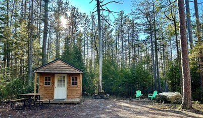 Cozy cabin on beautiful Drummond Island.
