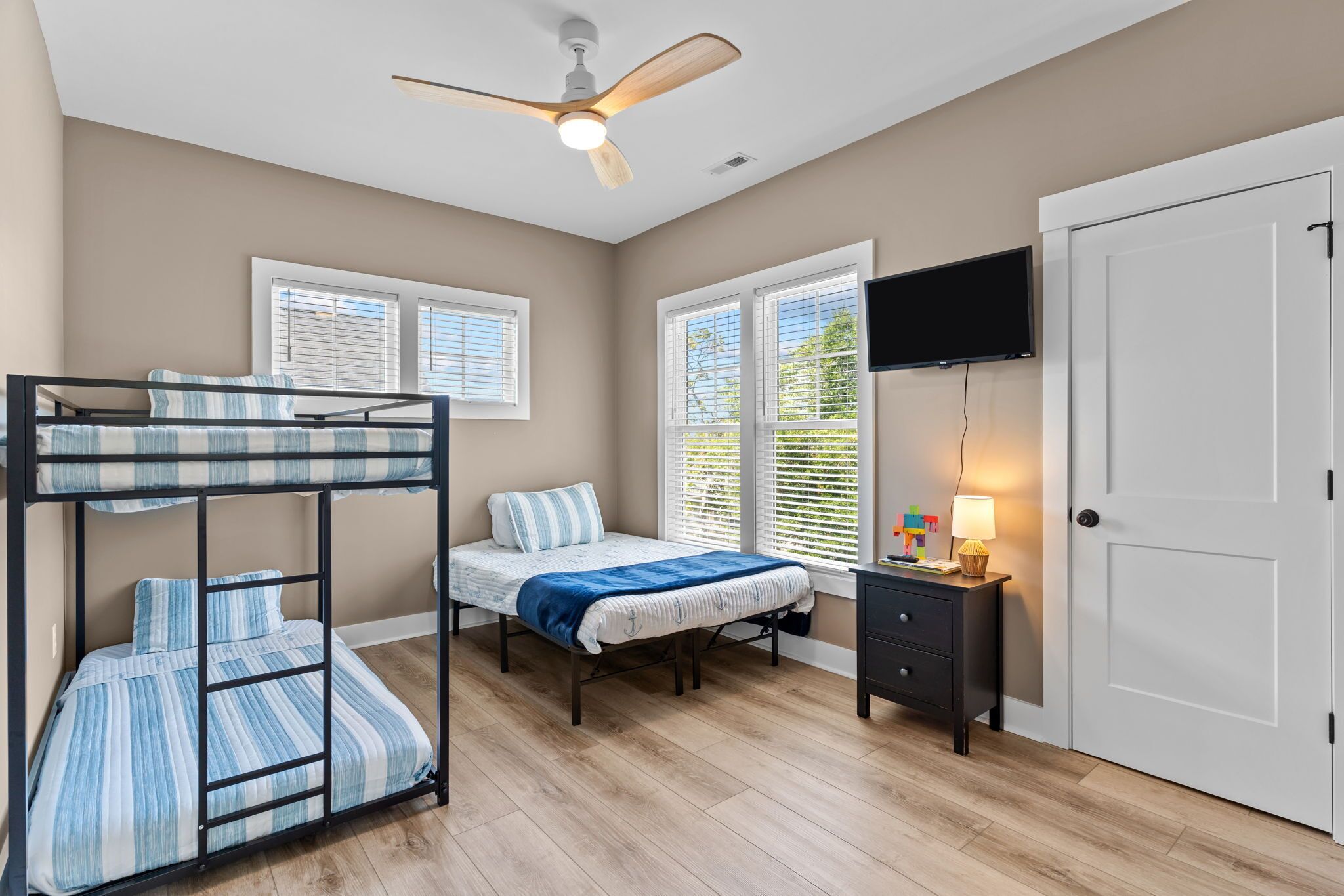 4 bedrooms, desk, free WiFi, bed sheets