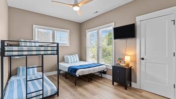 4 bedrooms, desk, free WiFi, bed sheets
