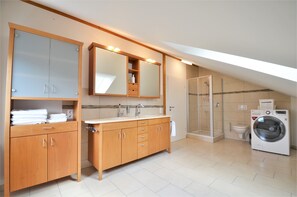 Dusche, Handtücher, Seife, Toilettenpapier