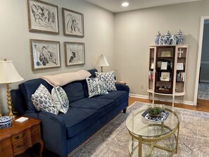 Smart TV - A convenient and relaxing Masters Rental in the heart of Augusta! (Martinez)