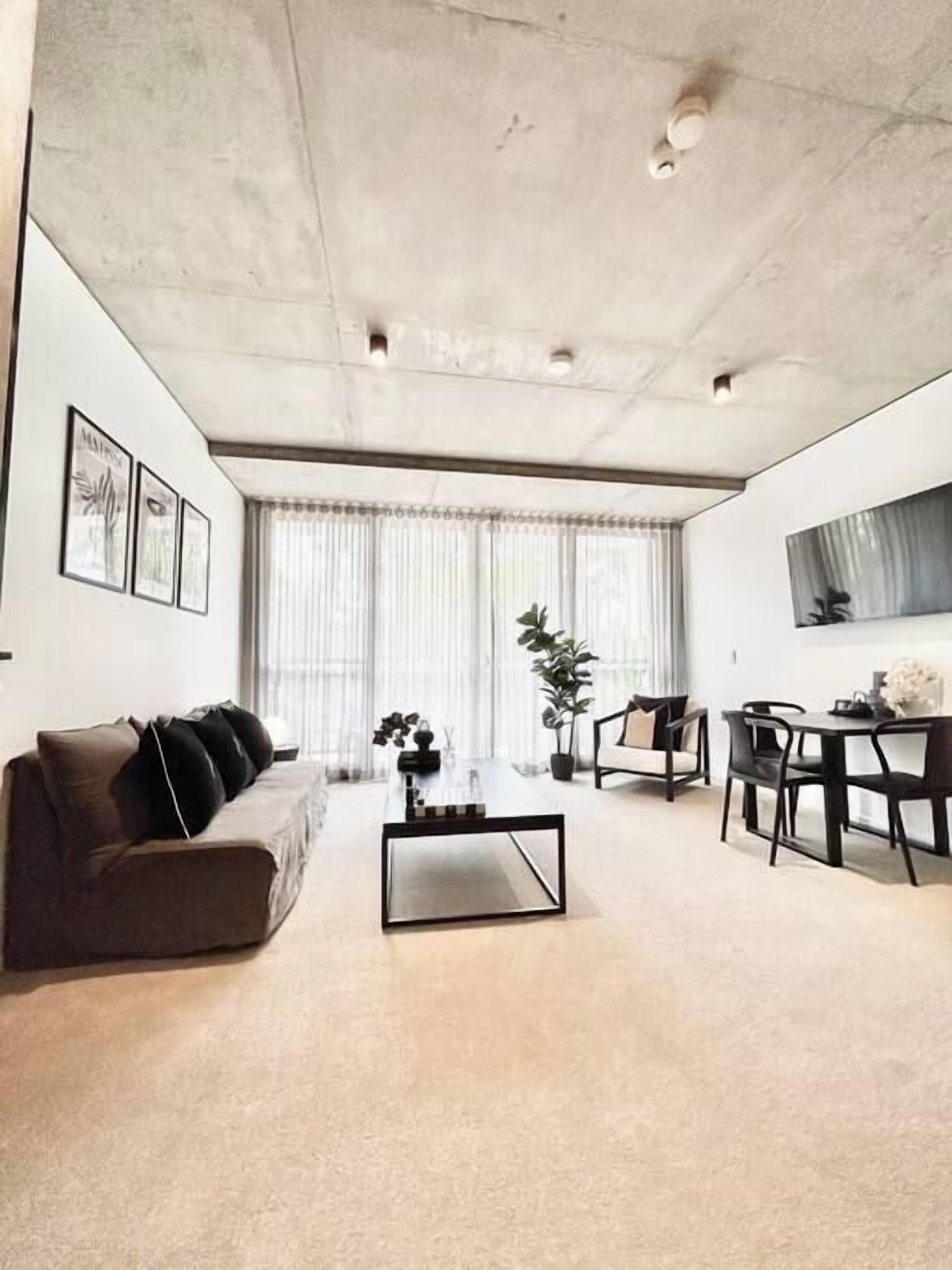 テレビ、書斎 / ワークスペース