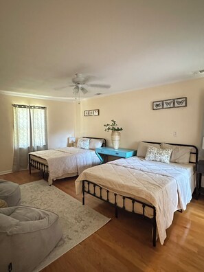 3 bedrooms, desk, iron/ironing board, free WiFi