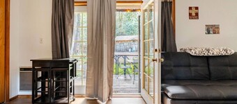 Studio Cottage w/ private spa for affordable and easy getaway!