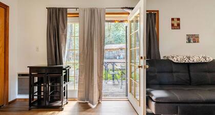 Studio Cottage w/ private spa for affordable and easy getaway!
