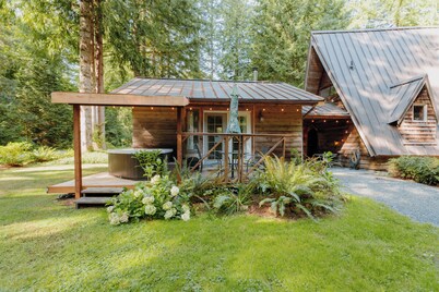 Studio Cottage w/ private spa for affordable and easy getaway!