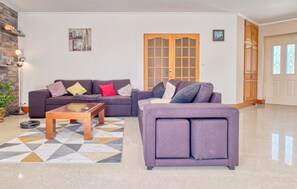 Smart TV, ping pong, stereo