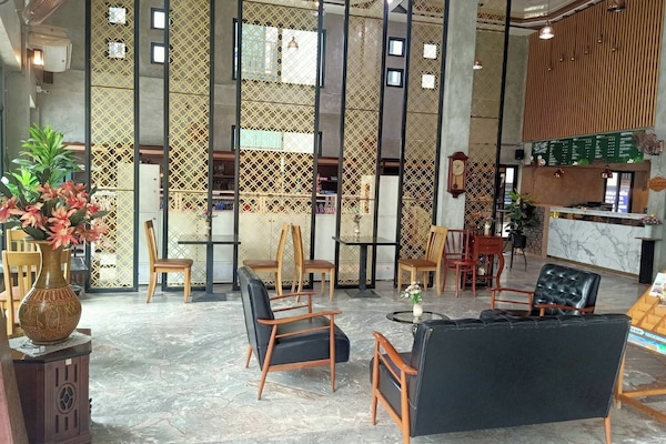 Een 24-inch flatscreentelevisie met digitale zenders