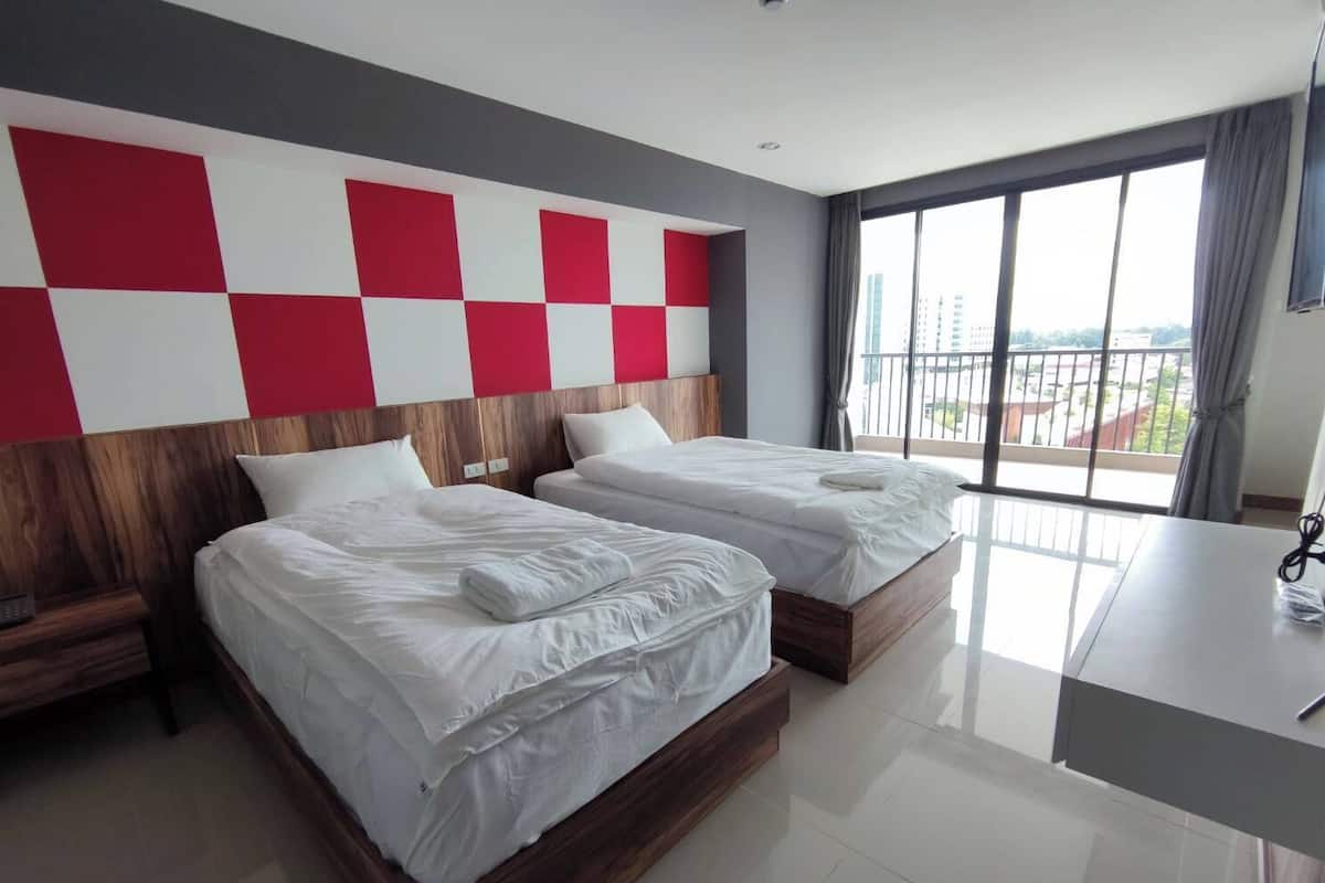 Suite Twin Room | Una scrivania, tende oscuranti, Wi-Fi gratuito, lenzuola
