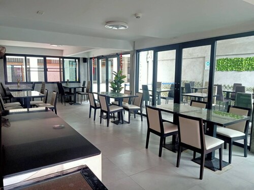 Mapeak Hotel