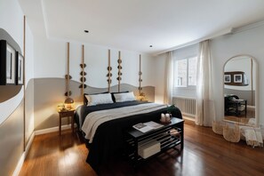 2 عدّة غرف نوم ومكواة/لوح كي وواي فاي وملاءات أسرّة