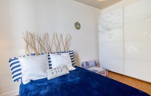 3 bedrooms, iron/ironing board, travel crib, free WiFi - Charmante Maison Proche Plage (La Rochelle)