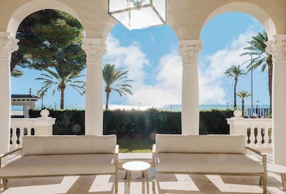 Spectacular Villa on the Mediterranean