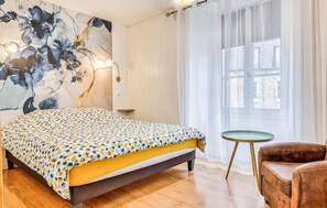 2 bedrooms, travel cot, free WiFi