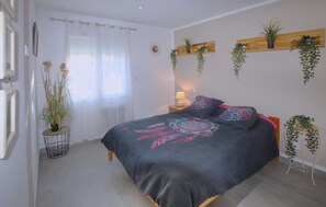 4 bedrooms, iron/ironing board, travel crib, free WiFi