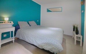 4 bedrooms, iron/ironing board, travel cot, free WiFi