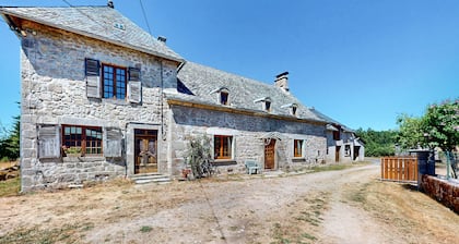 Haustierfreundliches Haus in Sarroux - Saint Julien