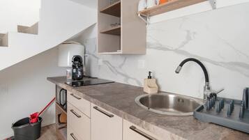 Refrigerador y parrilla de estufa