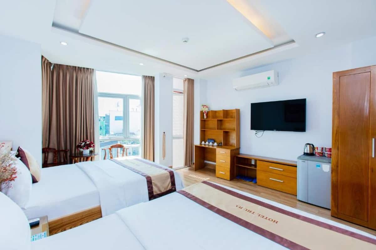Family Room | Desk, free WiFi, bed sheets
