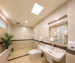 Standard Double Room | Bathroom | Shower, rainfall showerhead, designer toiletries, hair dryer