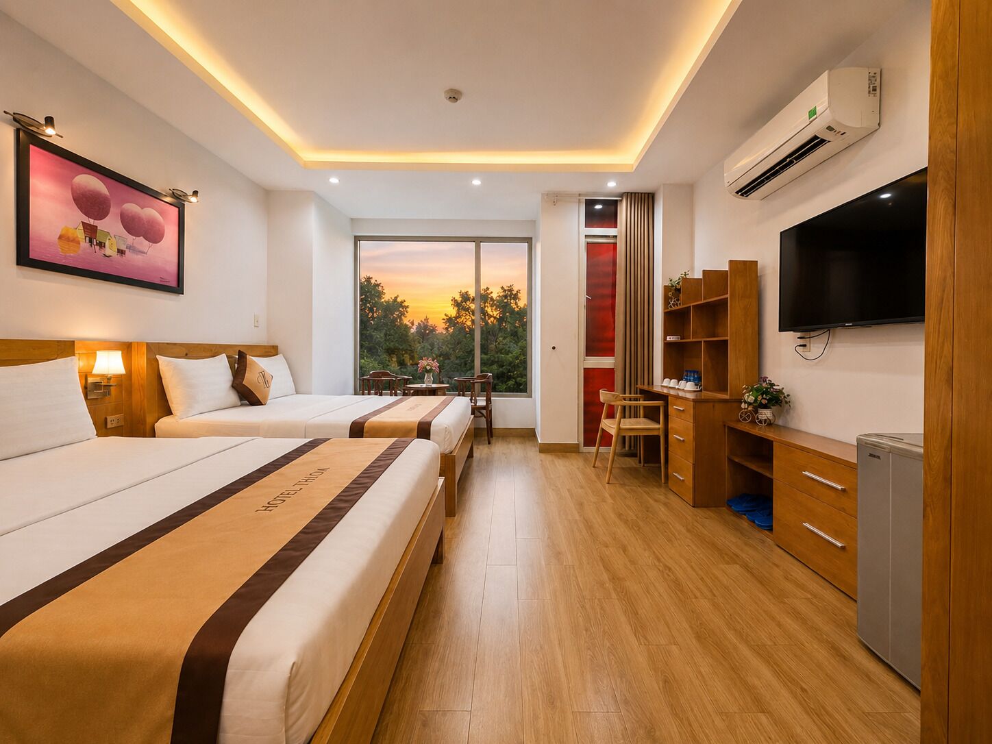 Family Room, City View | Desk, free WiFi, bed sheets
