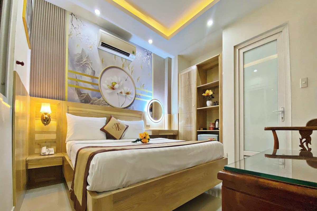 Standard Double Room | Desk, free WiFi, bed sheets