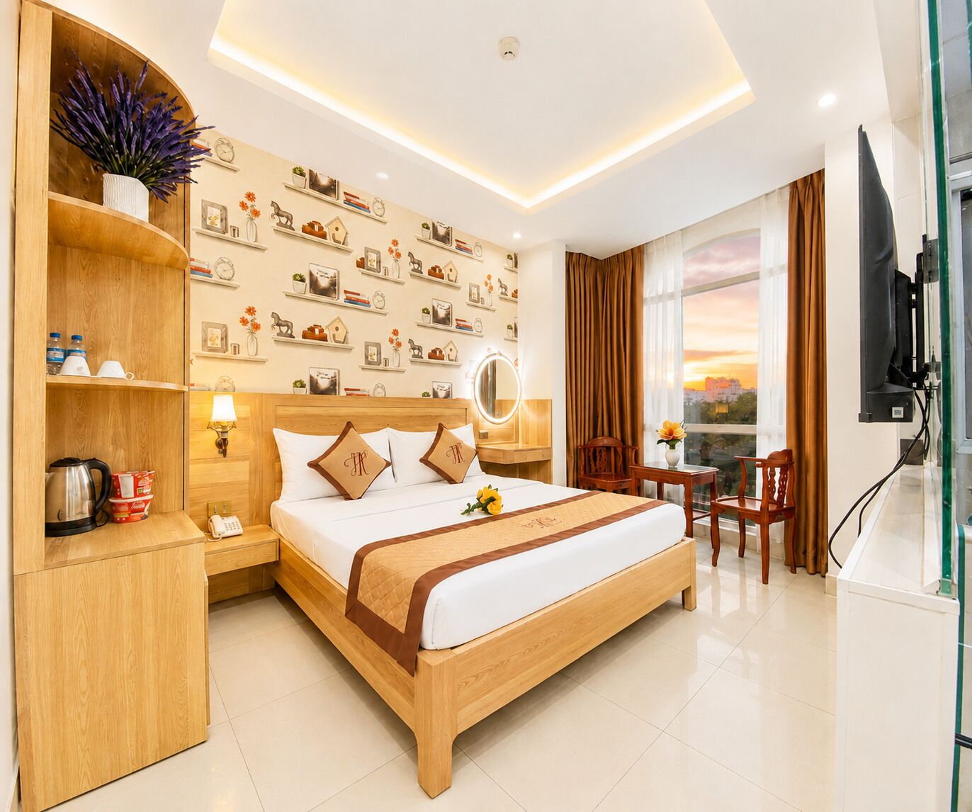 Desk, free WiFi, bed sheets