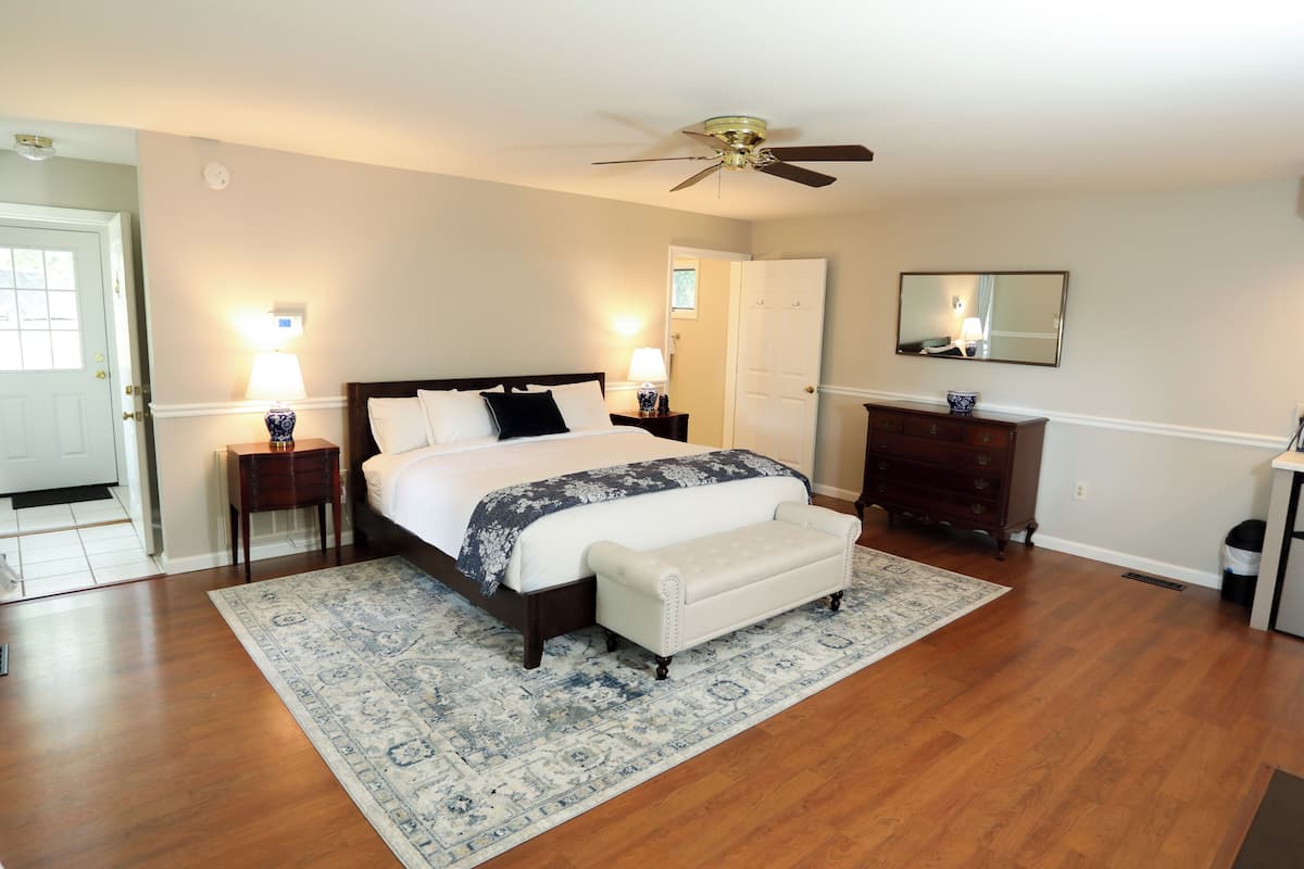 Egyptian cotton sheets, premium bedding, down comforters, pillowtop beds