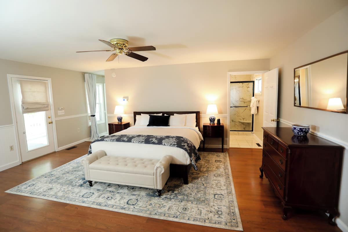 Egyptian cotton sheets, premium bedding, down comforters, pillowtop beds