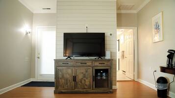 Luxury Cottage, Garden View | Living area | 55-inch Smart TV with cable channels, Netflix, Hulu