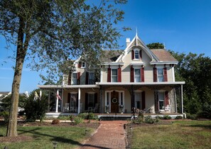Front of property - Cypress River Inn & Spa (Snow Hill)
