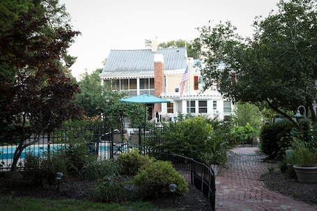 Exterior. Cypress River Inn & Spa
