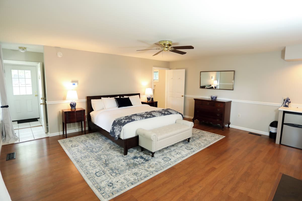 Deluxe Cottage, Balcony, River View | Egyptian cotton sheets, premium bedding, down comforters, pillowtop beds