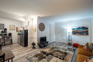 Smart TV - Saratoga Springs Comfort  • Near Race Course (Ballston Spa)