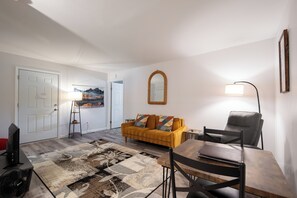 Interior - Saratoga Springs Comfort  • Near Race Course (Ballston Spa)