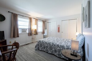 1 slaapkamer, een bureau, een strijkplank/strijkijzer, gratis wifi