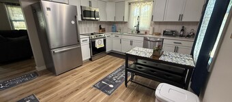 Beautiful Serenity in Green Bay, WI!
3 bedrooms/1 bath FULLY furnished house.