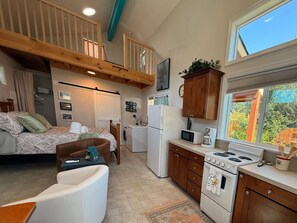 1 bedroom, desk, travel cot, free WiFi