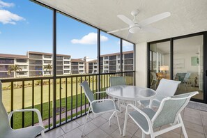Outdoor dining - Loggerhead Cay 462 New and Gorgeous! (Sanibel)