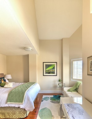 Premium bedding, down duvets, free minibar, in-room safe