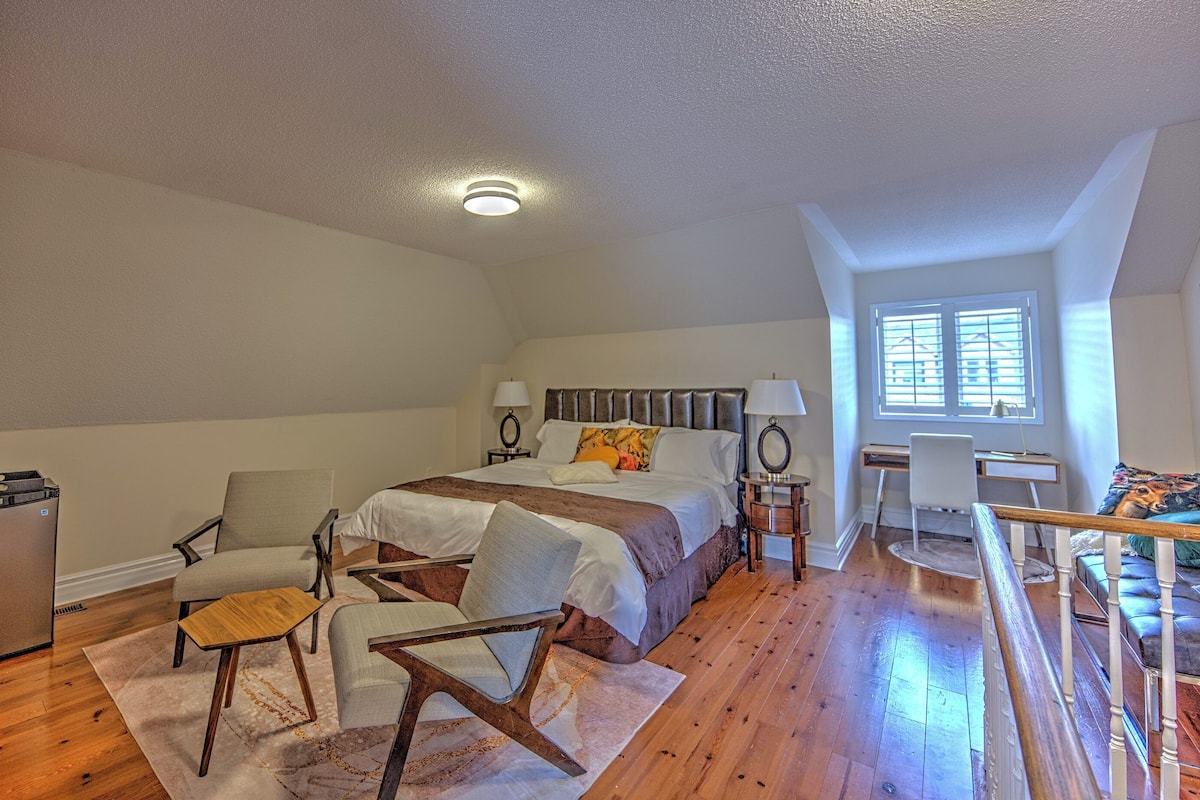 Premium bedding, down duvets, free minibar, in-room safe