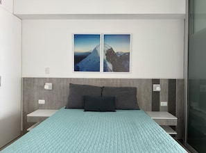 2 bedrooms, iron/ironing board, internet, bed sheets