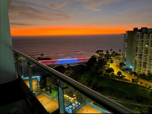 Luxury  Oceanfront Penthouse in the center of beautiful Miraflores