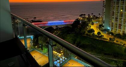 Luxury Oceanfront Penthouse in the center of beautiful Miraflores